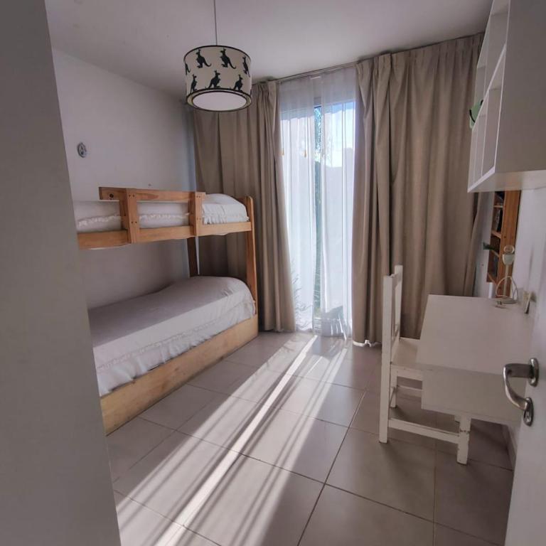 Casa Amplia, Luminosa con Quincho y Pileta! - Casa de 3 dormitorios - 11