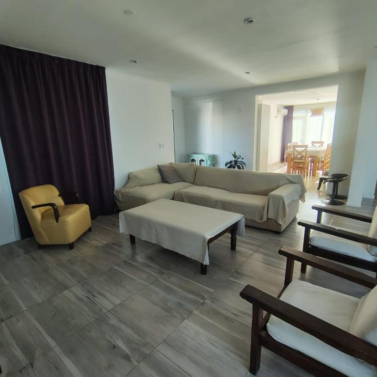 Casa Amplia, Luminosa con Quincho y Pileta! - Casa de 3 dormitorios - 14