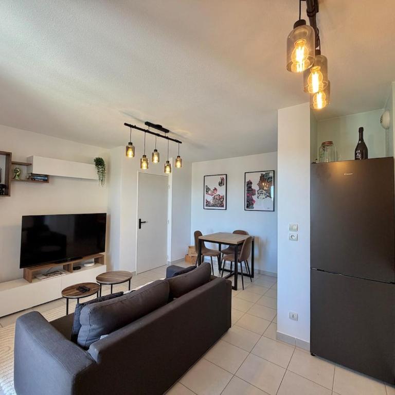 Appartement climatisé proche du centre avec parking - Apartment mit 1 Schlafzimmer und Terrasse - 4