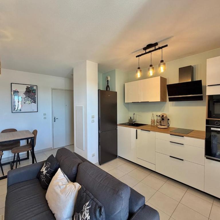 Appartement climatisé proche du centre avec parking - Apartment mit 1 Schlafzimmer und Terrasse - 6