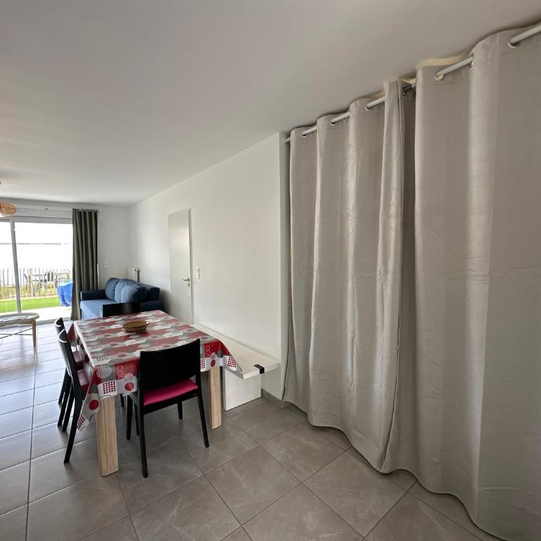 Maison spacieuse - Proche plage forêt - Terrasse - Parking - Maison 3 Chambres - 13