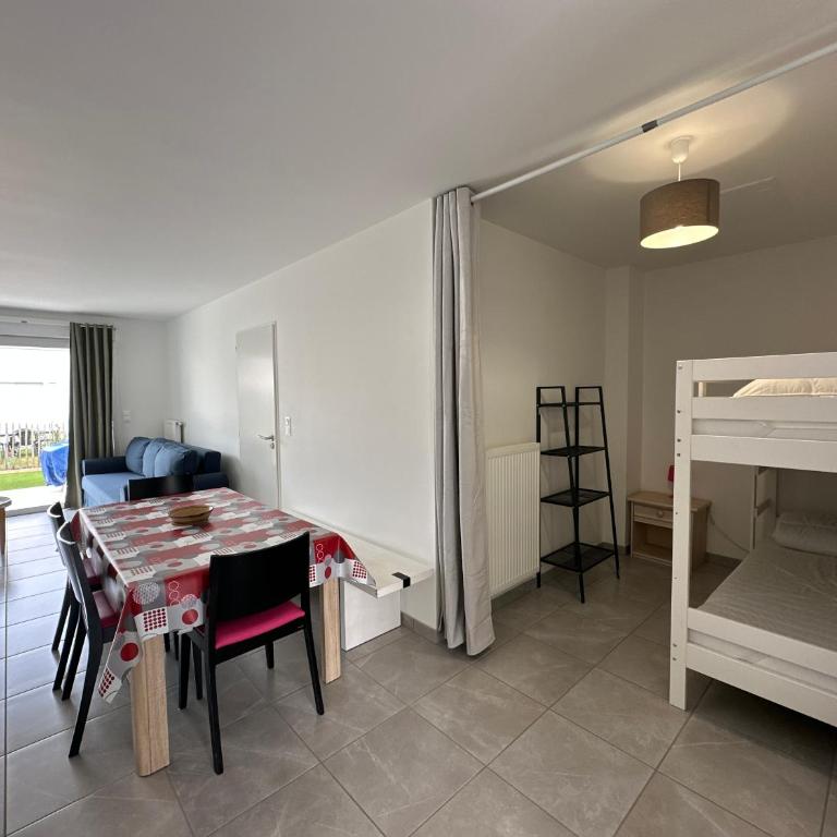 Maison spacieuse - Proche plage forêt - Terrasse - Parking - Maison 3 Chambres - 8