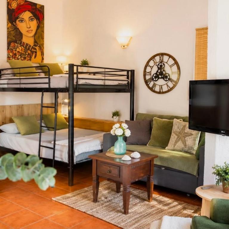 Cala Canyelles Villa & Private Studio with Garden - Estudio Familiar - 10