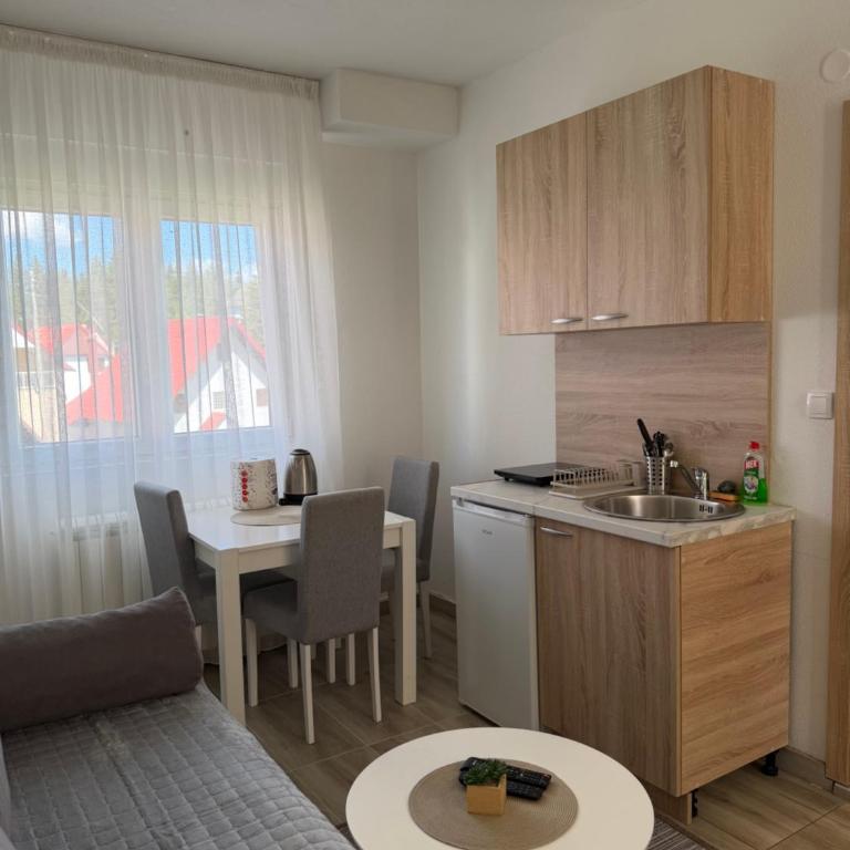 Lux Studio Apartments - Family Studio - 11