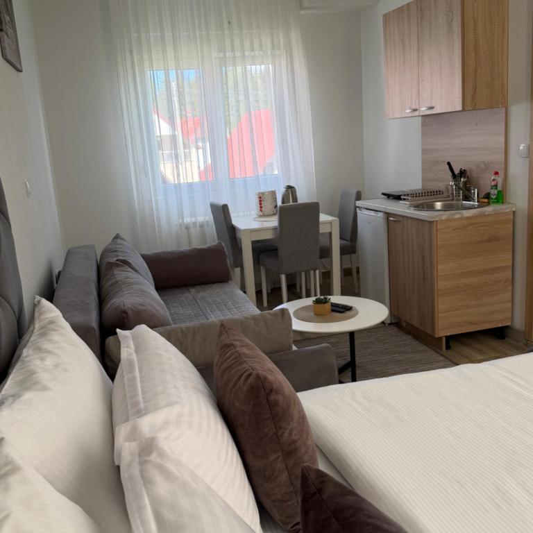 Lux Studio Apartments - Family Studio - 6