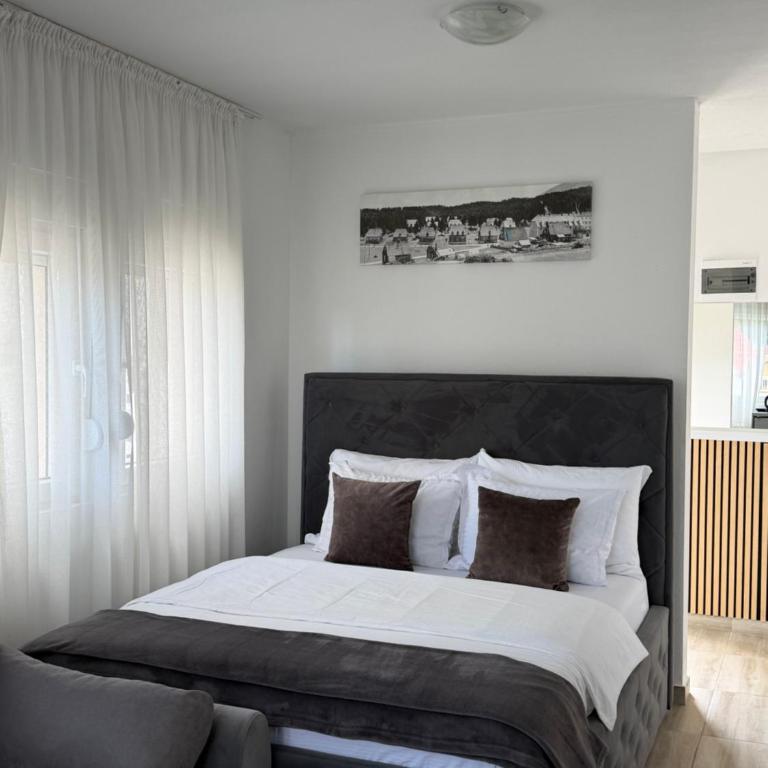 Lux Studio Apartments - Standard Studio - 13