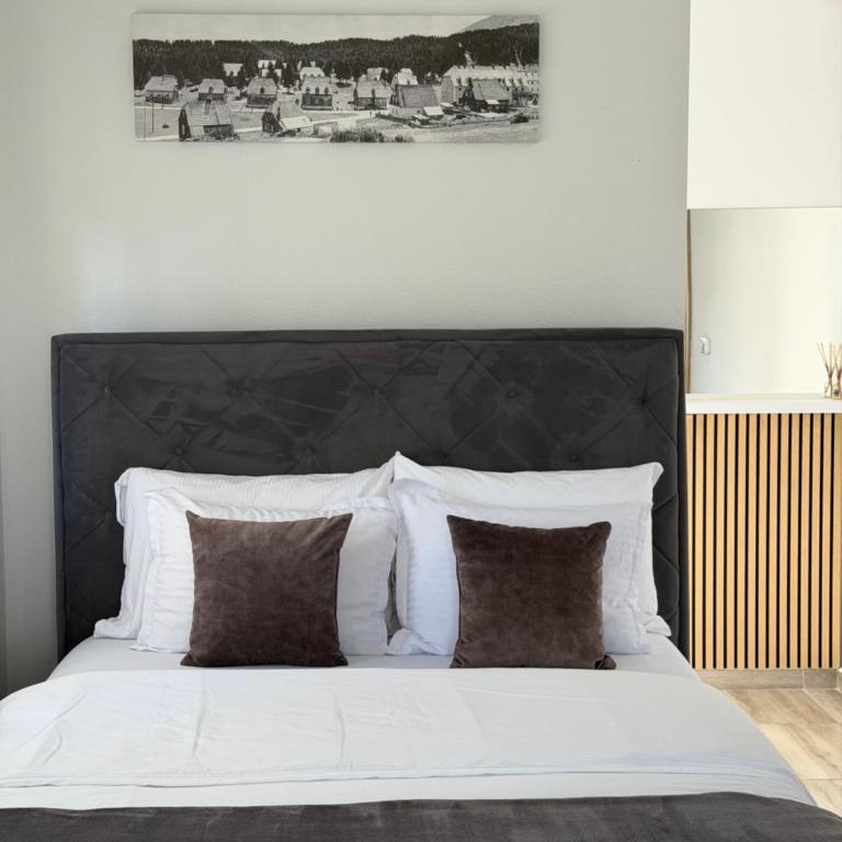 Lux Studio Apartments - Standard Studio - 12