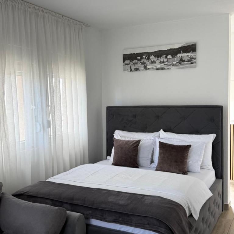 Lux Studio Apartments - Standard Studio - 4