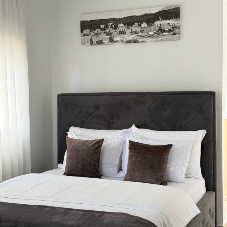 Lux Studio Apartments - Standard Studio - 9