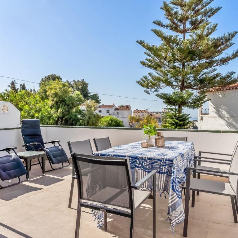 Sunny Townhouse with Terrace in Nerja - Maison de Vacances - 1