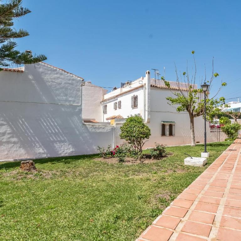 Sunny Townhouse with Terrace in Nerja - Maison de Vacances - 32