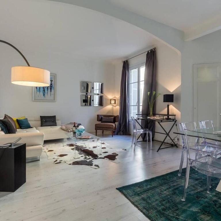 Modern 2-Bed Pedestrian Rue Hoche with AC & Balcony - Apartment mit 2 Schlafzimmern - 2