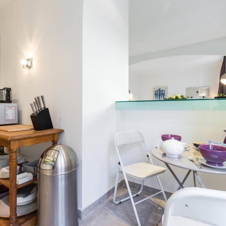 Modern 2-Bed Pedestrian Rue Hoche with AC & Balcony - Apartment mit 2 Schlafzimmern - 4