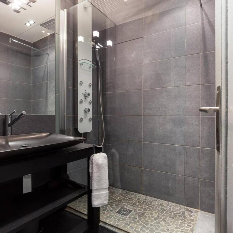 Modern 2-Bed Pedestrian Rue Hoche with AC & Balcony - Apartment mit 2 Schlafzimmern - 9