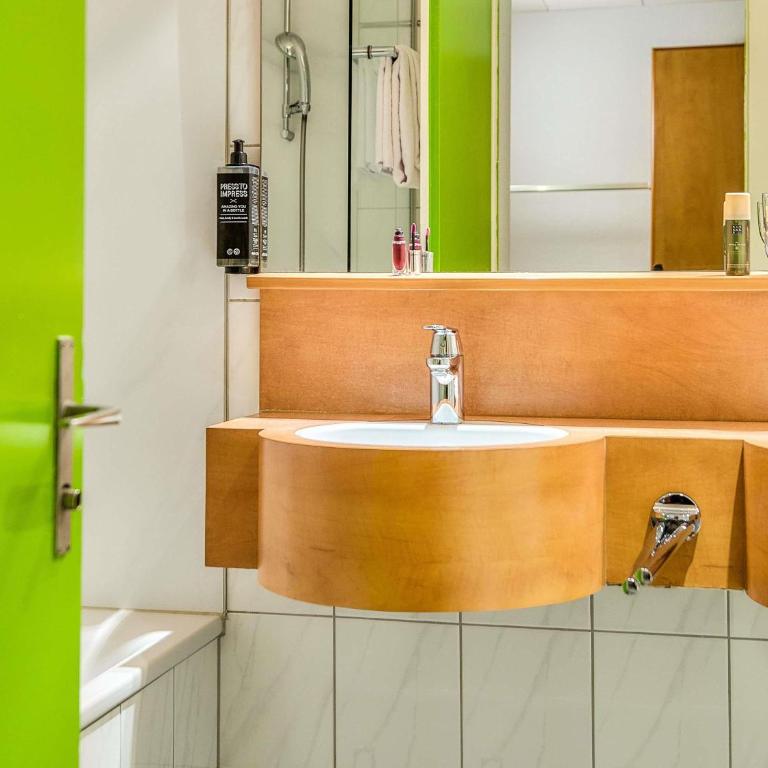ibis Styles Luzern - Standard Zimmer mit 2 Einzelbetten und Sofa - 11