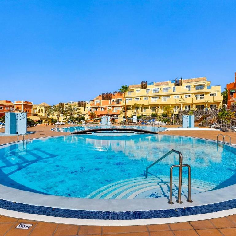 Granada Park Pool View Suite - Two-Bedroom Apartment with Pool View - 1
