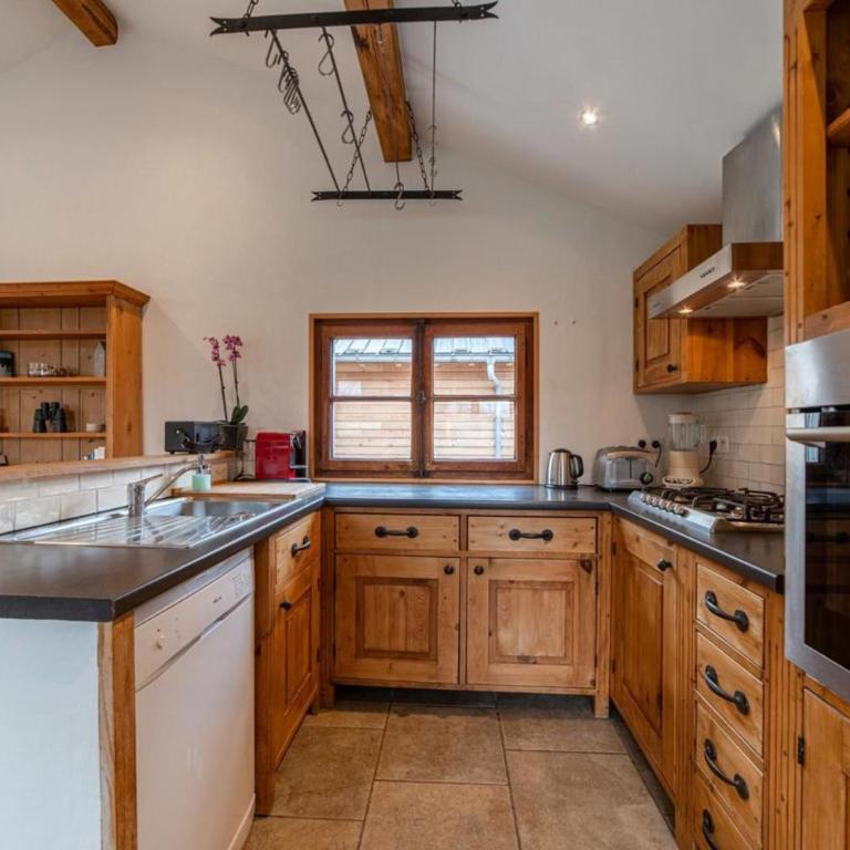 Charmant Chalet avec jardin aux Houches - Chalet - 2