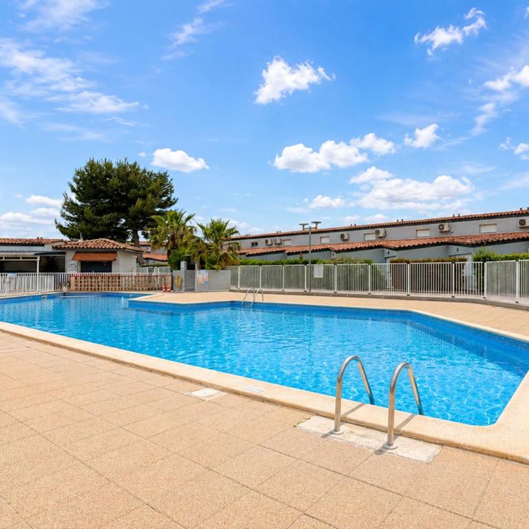 Maison avec terrasse, piscine partagée, 5 mn plage - Haus mit 2 Schlafzimmern - 28