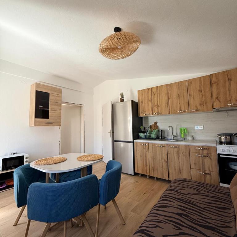 Adriatic apartment 2 - Apartman sa 1 Spavaćom Sobom - 2