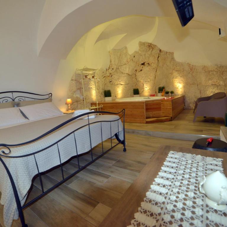 Suite Grotta della luna - Romantic Luxury Jacuzzi - Casa con 1 Camera da Letto - 1