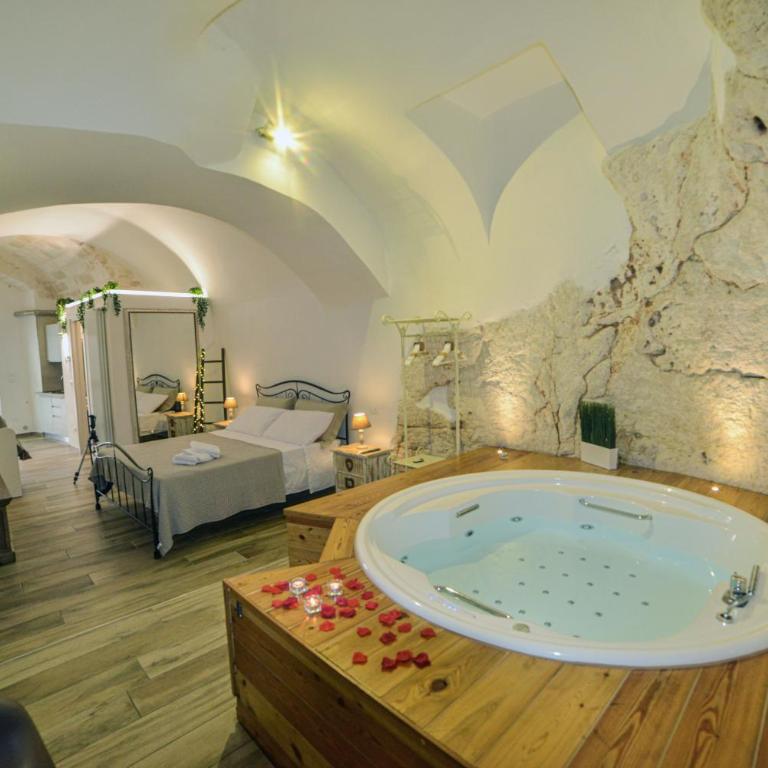 Suite Grotta della luna - Romantic Luxury Jacuzzi - Casa con 1 Camera da Letto - 2