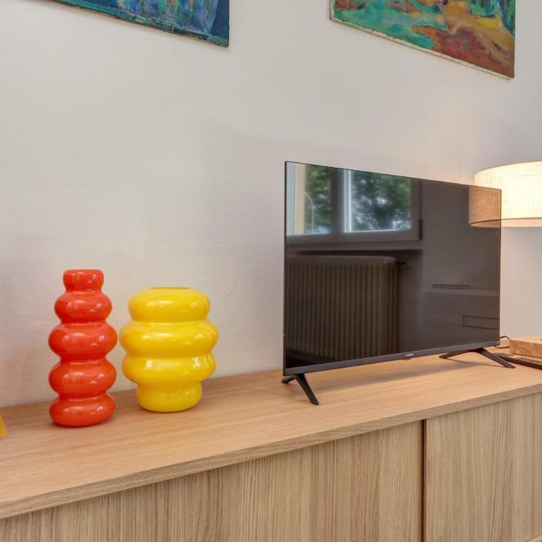 Design e Vista Lago Beachfront Oasis with AC e WiFi - Appartamento con 2 Camere da Letto - 5
