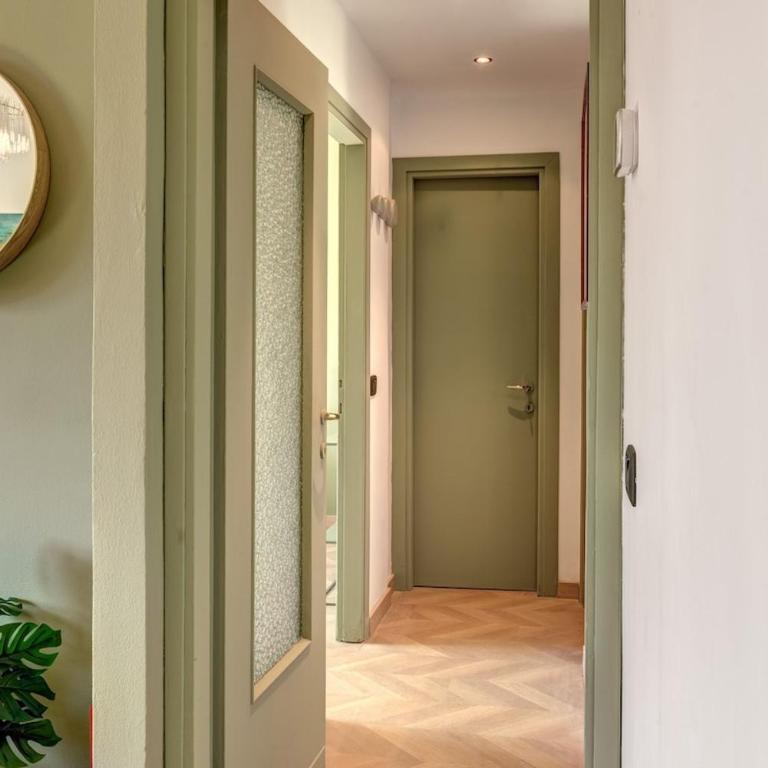 Design e Vista Lago Beachfront Oasis with AC e WiFi - Appartamento con 2 Camere da Letto - 8
