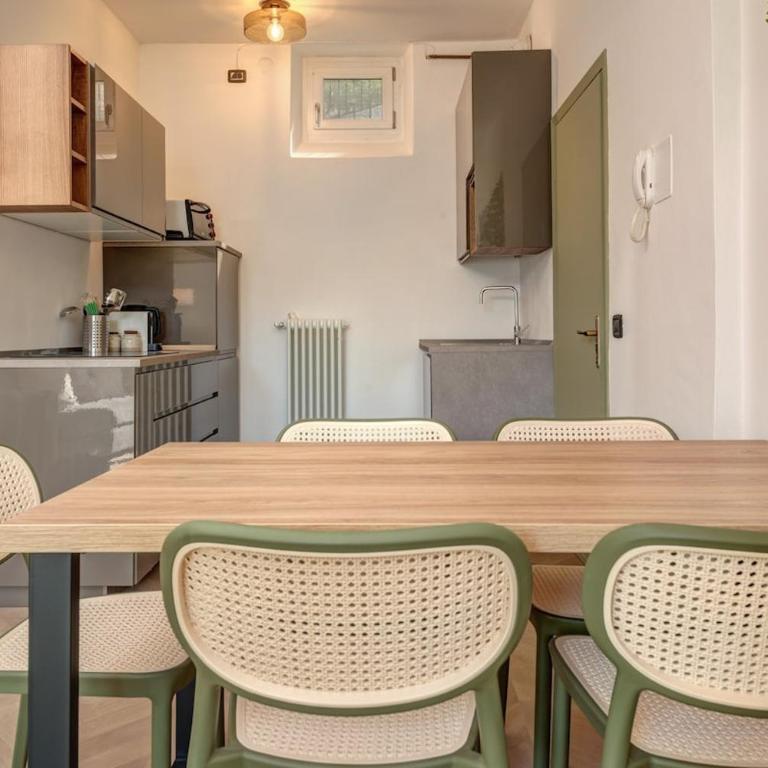 Design e Vista Lago Beachfront Oasis with AC e WiFi - Appartamento con 2 Camere da Letto - 12