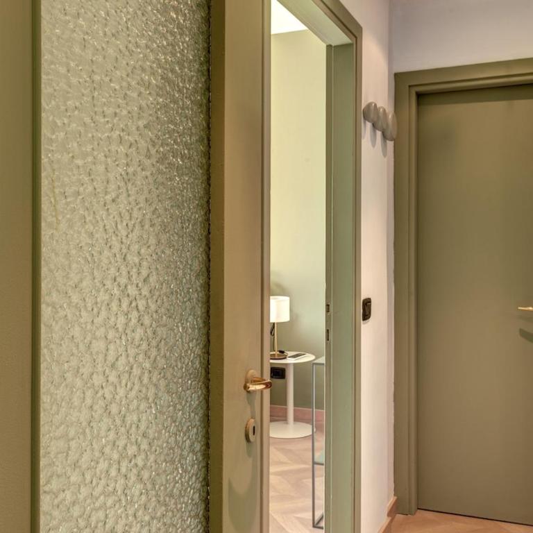 Design e Vista Lago Beachfront Oasis with AC e WiFi - Appartamento con 2 Camere da Letto - 17