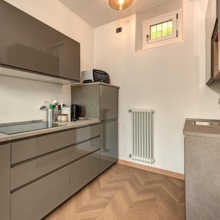 Design e Vista Lago Beachfront Oasis with AC e WiFi - Appartamento con 2 Camere da Letto - 18