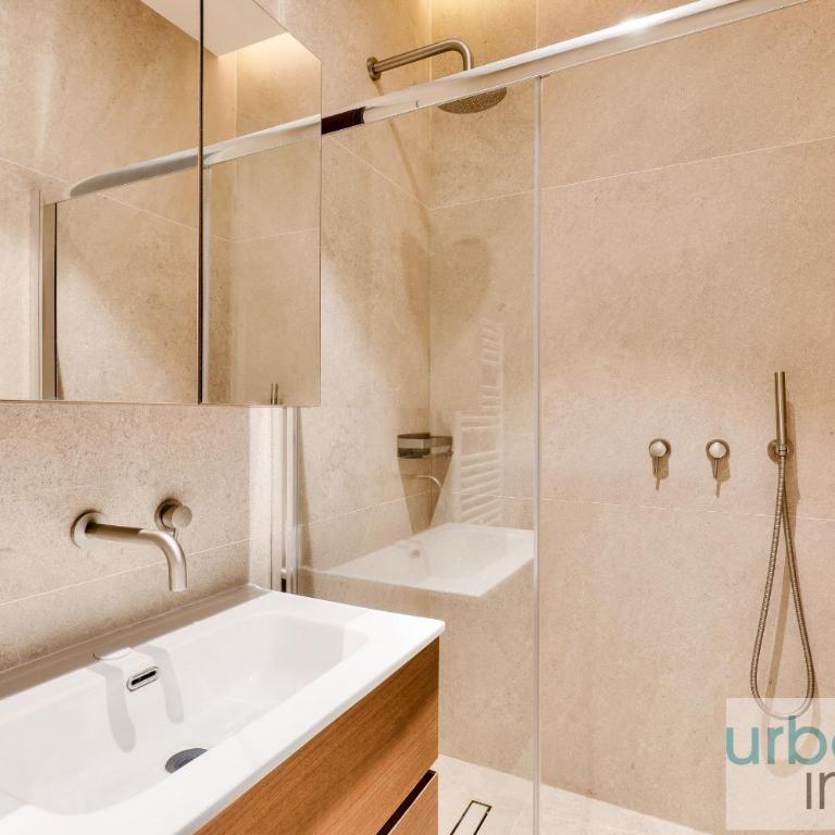 UrbanFlat 141 - Grand Appartement Champs-Elysees Ponthieu - Appartement - 5