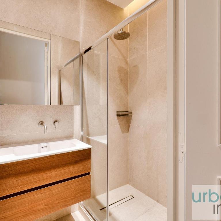 UrbanFlat 141 - Grand Appartement Champs-Elysees Ponthieu - Appartement - 16
