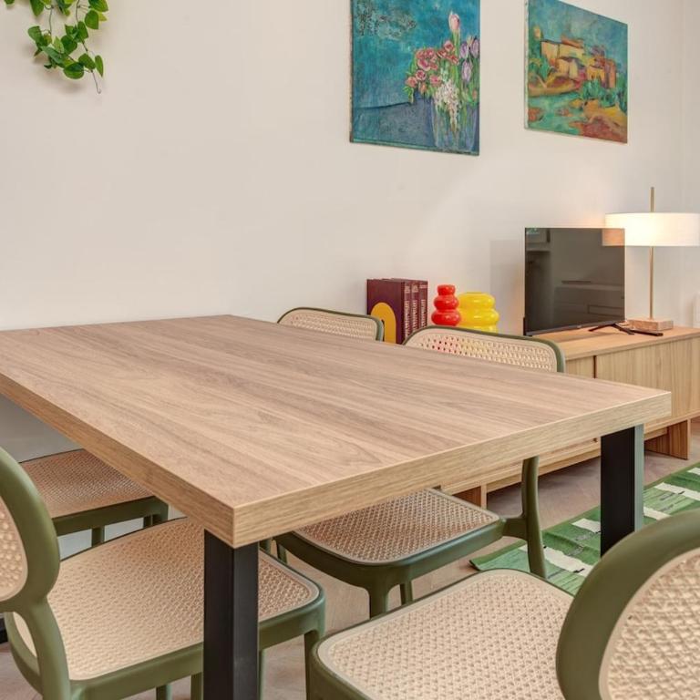 Design e Vista Lago Beachfront Oasis with AC e WiFi - Appartamento con 2 Camere da Letto - 24