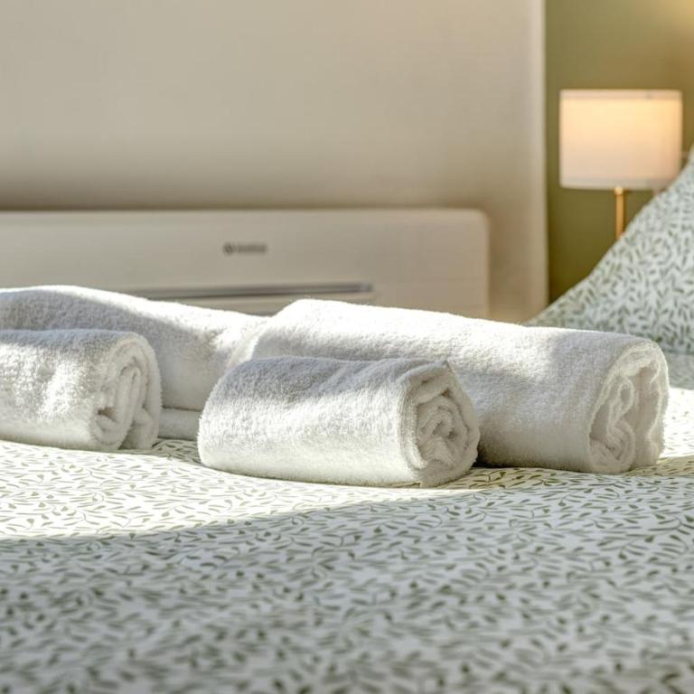 Design e Vista Lago Beachfront Oasis with AC e WiFi - Appartamento con 2 Camere da Letto - 30