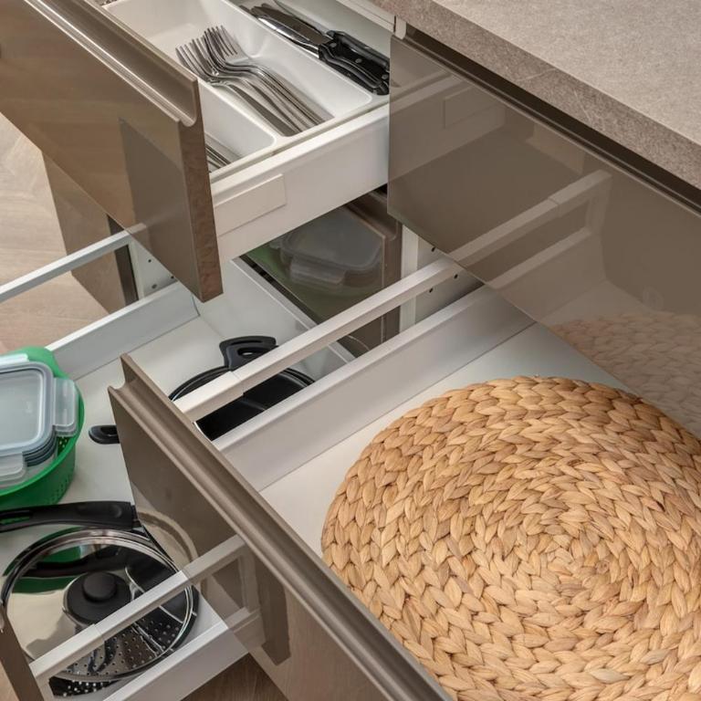 Design e Vista Lago Beachfront Oasis with AC e WiFi - Appartamento con 2 Camere da Letto - 31