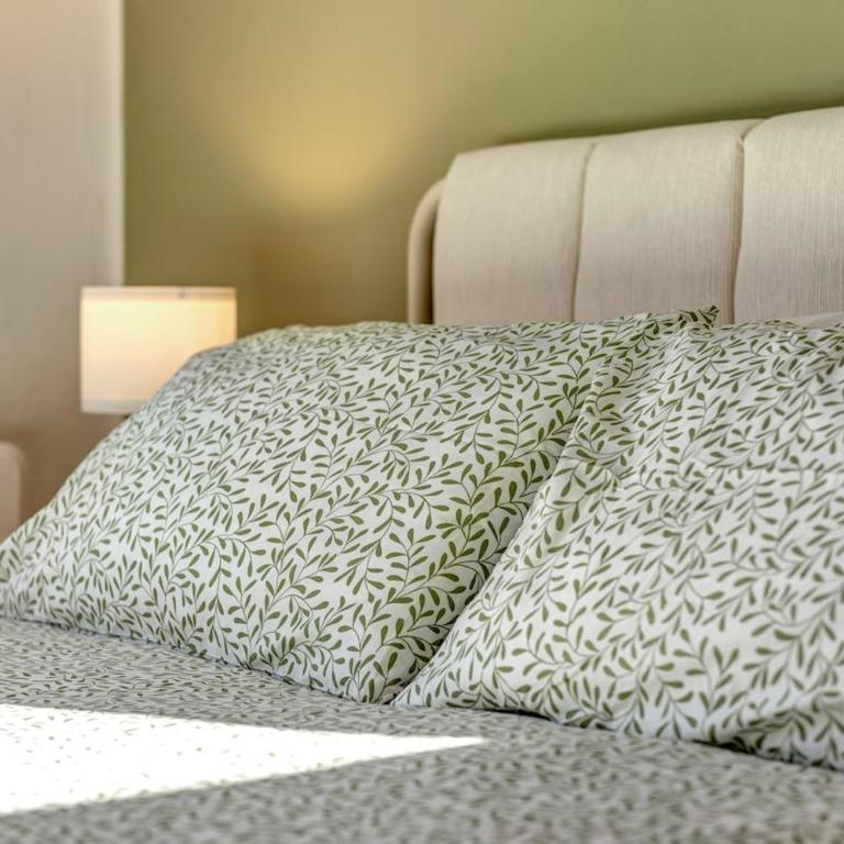 Design e Vista Lago Beachfront Oasis with AC e WiFi - Appartamento con 2 Camere da Letto - 35