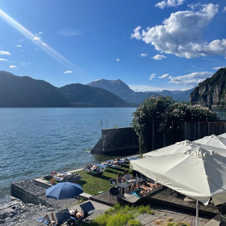 Design e Vista Lago Beachfront Oasis with AC e WiFi - Appartamento con 2 Camere da Letto - 39