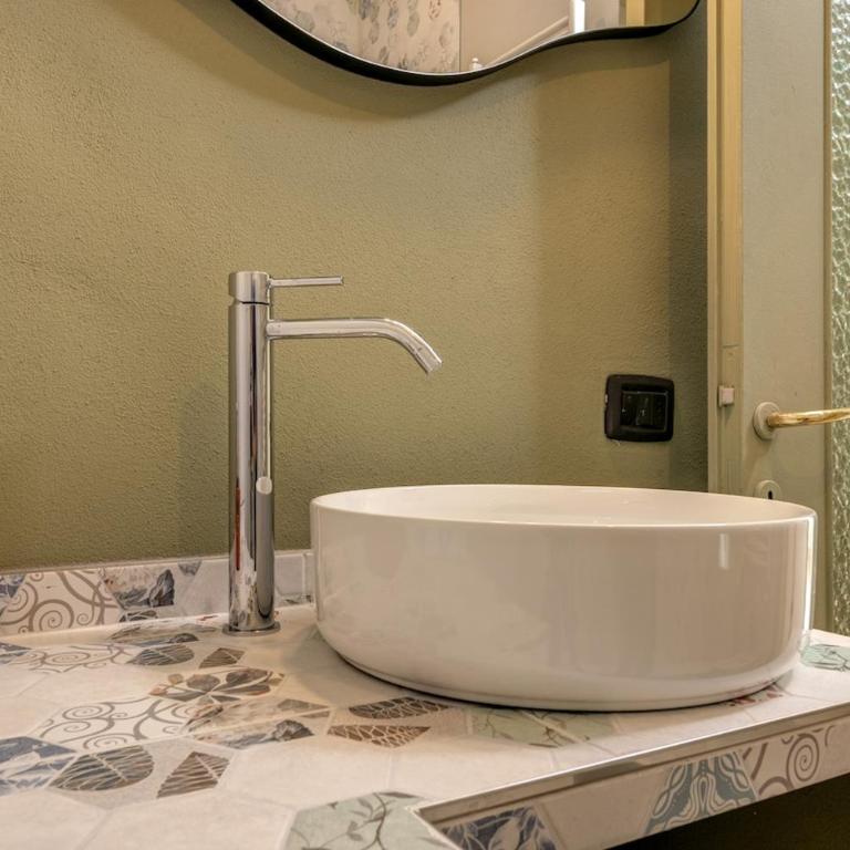 Design e Vista Lago Beachfront Oasis with AC e WiFi - Appartamento con 2 Camere da Letto - 42
