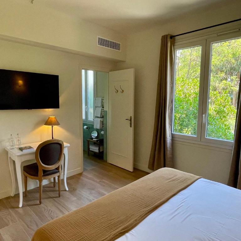 Auberge du Rédier - Logis Hôtels - Chambre Double - Vue sur Montagne - 4