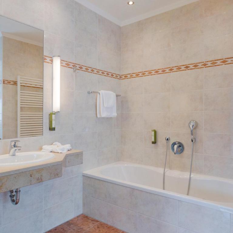 Hotel Salzburger Hof - Comfort Familienzimmer (2 Erwachsene + 1 Kind) - 5