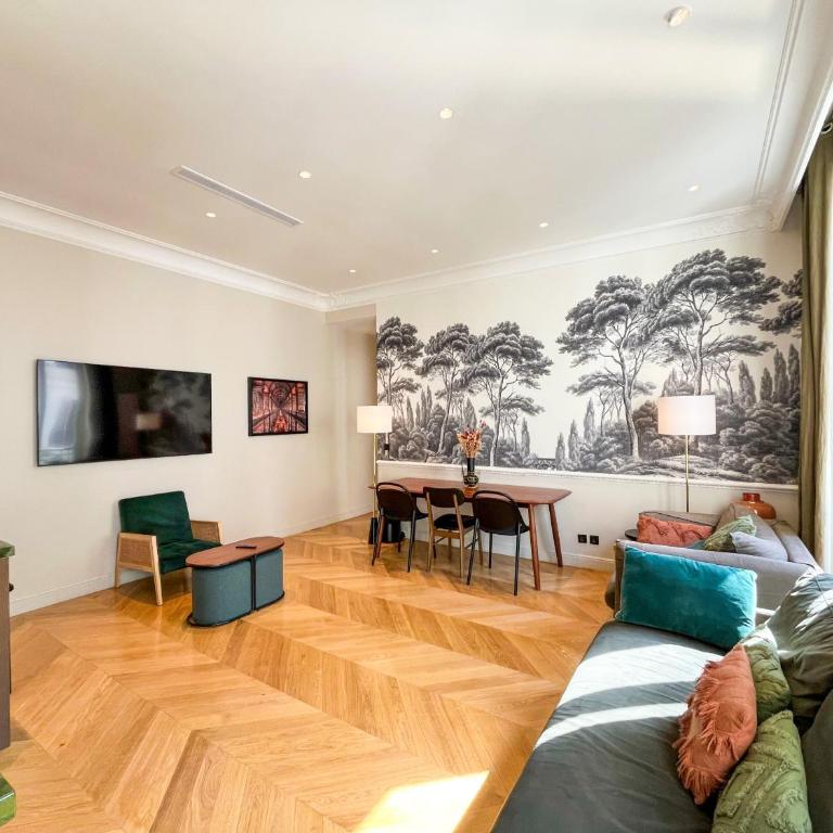 UrbanFlat 141 - Grand Appartement Champs-Elysees Ponthieu - Appartement - 1