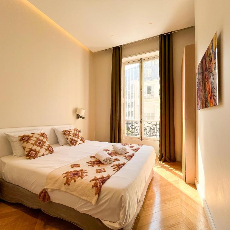 UrbanFlat 141 - Grand Appartement Champs-Elysees Ponthieu - Appartement - 14