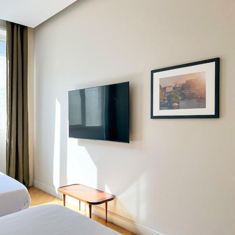 UrbanFlat 141 - Grand Appartement Champs-Elysees Ponthieu - Appartement - 25