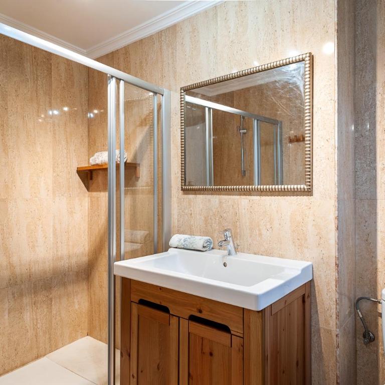 Federico 1 - Three-Bedroom Premium Apartment with Balcony - 10