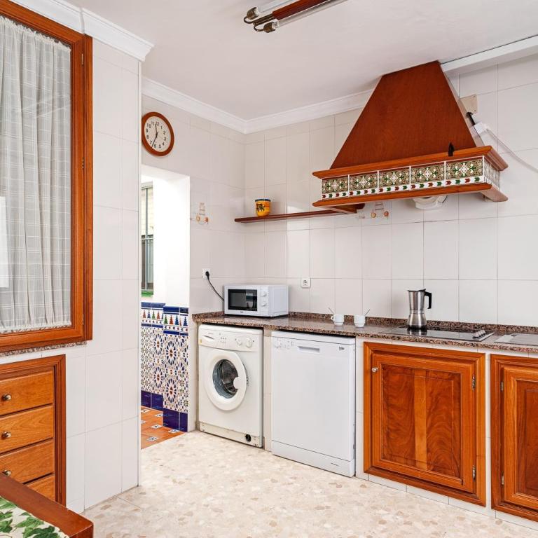 Federico 1 - Three-Bedroom Premium Apartment with Balcony - 13