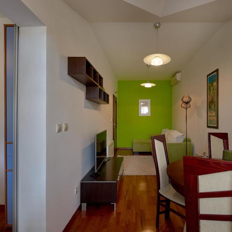Park Budva, 2 bdr - Two-Bedroom Apartment with Balcony - 9