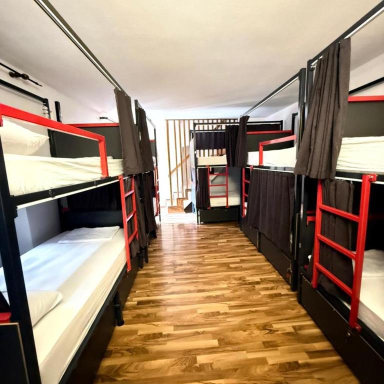 Majka Guest House - Lit Simple dans Dortoir Mixte - 1