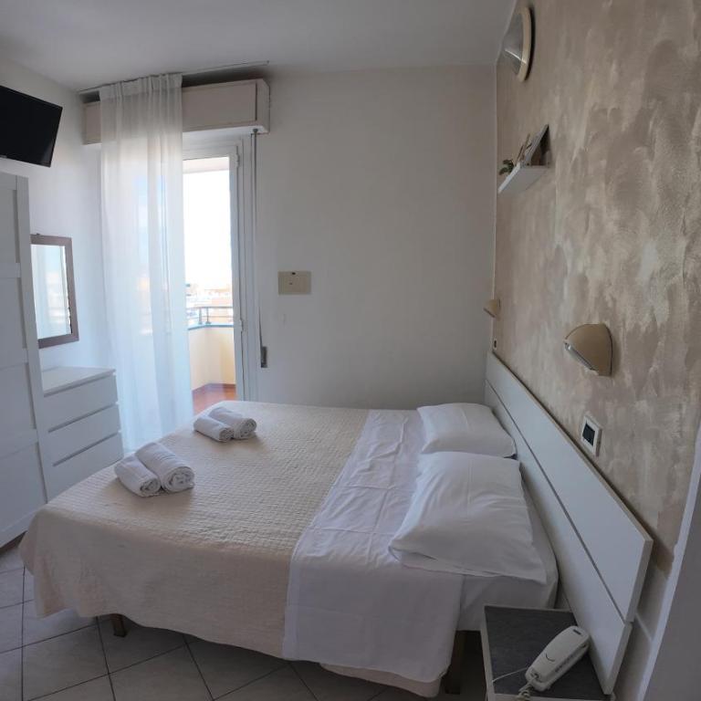HOTEL JOHN - Camera Matrimoniale - 12