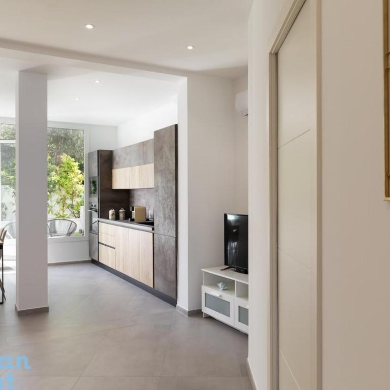 RG suite 2 with free parking - One-Bedroom Apartment - 7