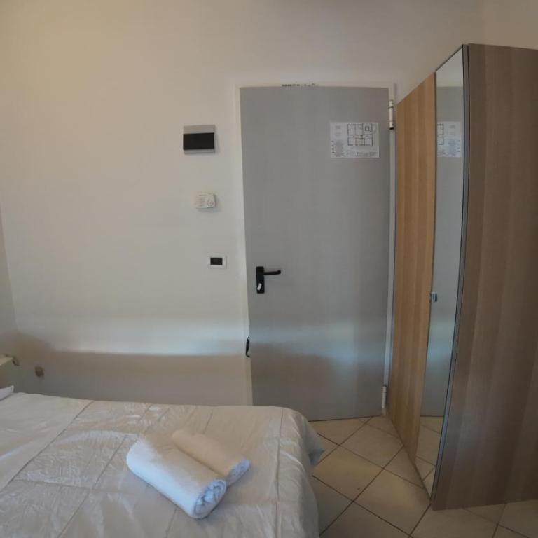 HOTEL JOHN - Camera Matrimoniale - 18